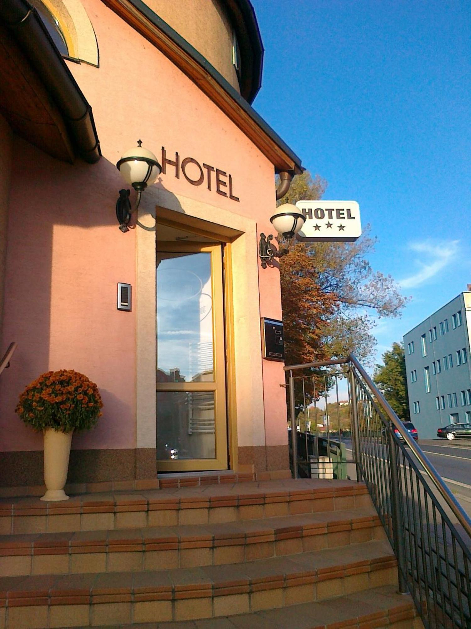 Family Hotel Maxim Beroun  Exterior photo
